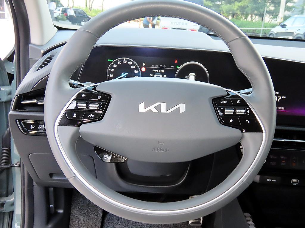 Kia Niro — photo 08