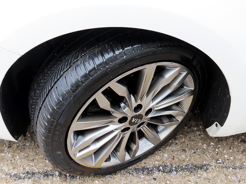 Kia K7 — photo 20