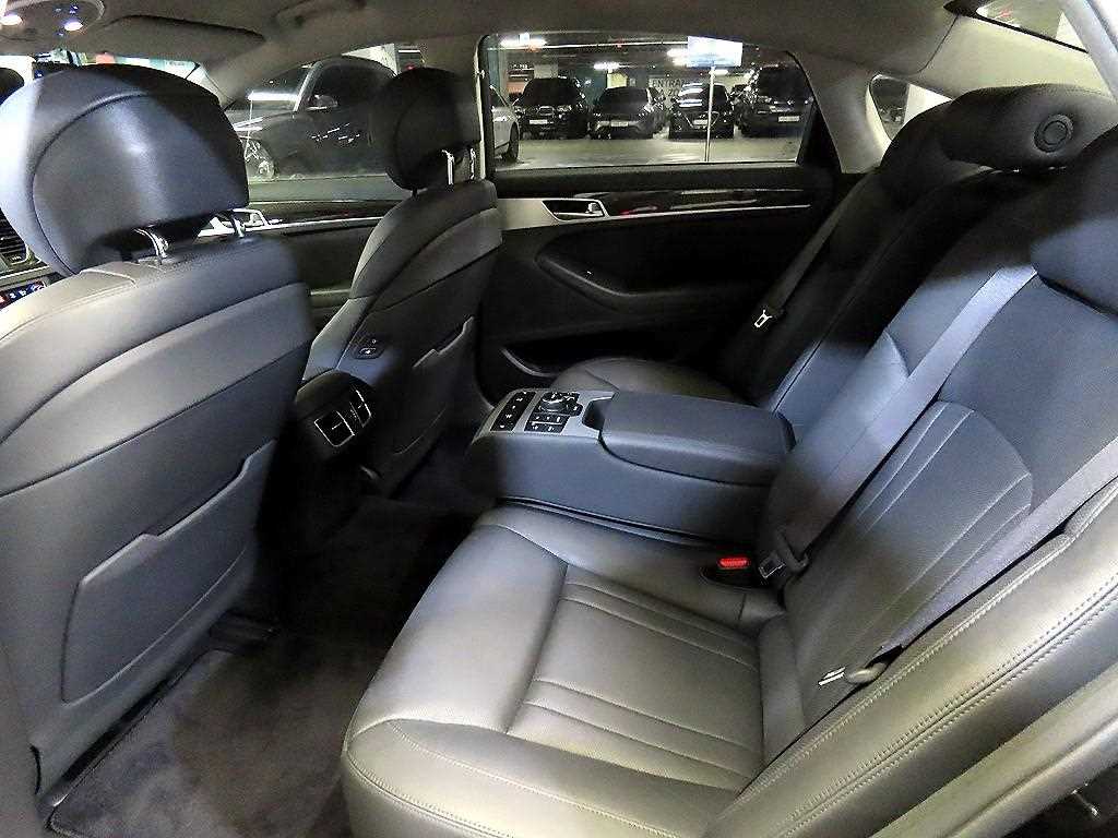 Genesis G80 — photo 07