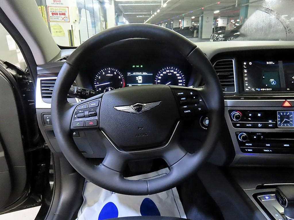 Genesis G80 — photo 08
