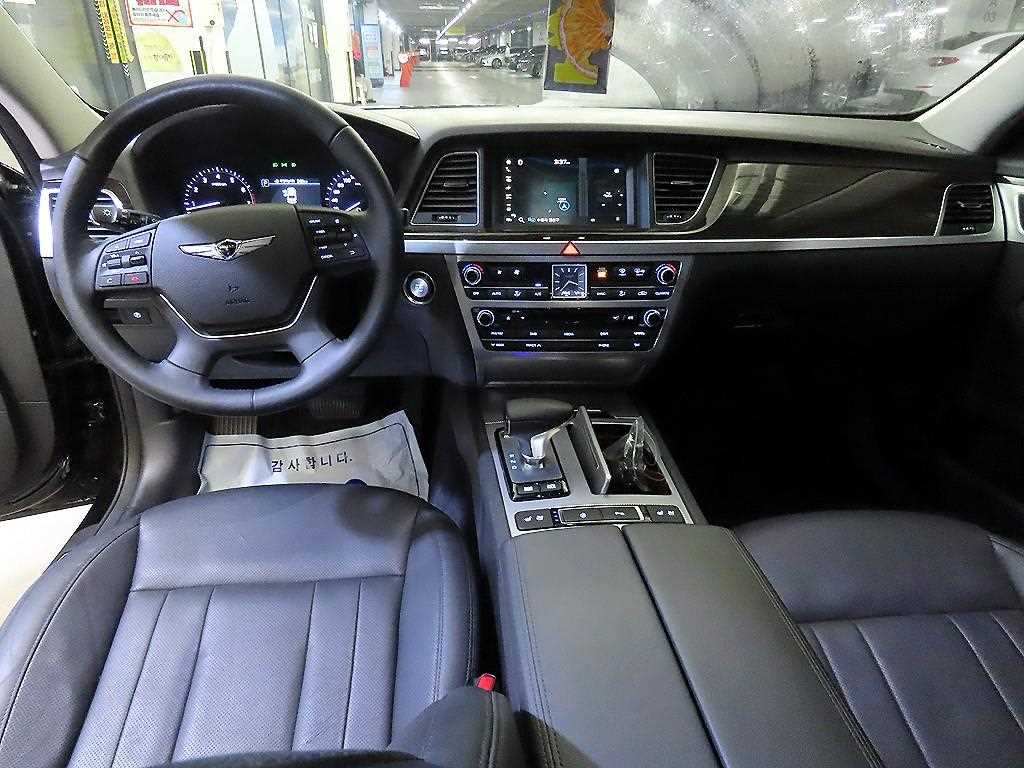 Genesis G80 — photo 10