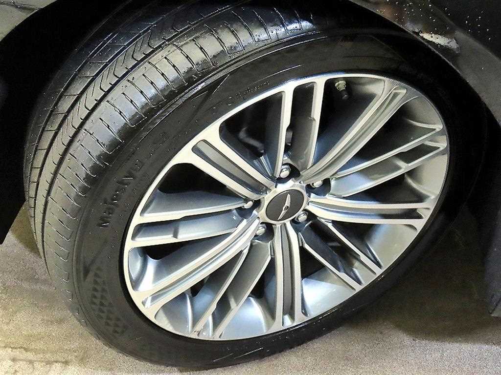 Genesis G80 — photo 20