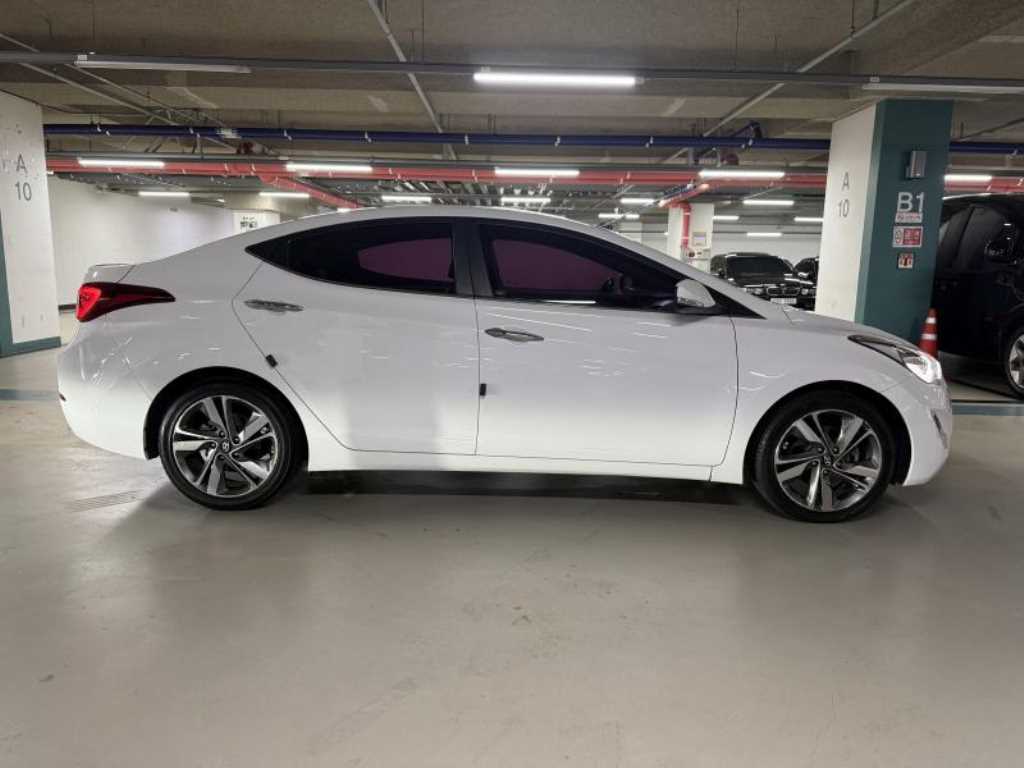 Hyundai Avante — photo 03