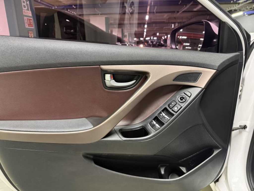 Hyundai Avante — photo 06