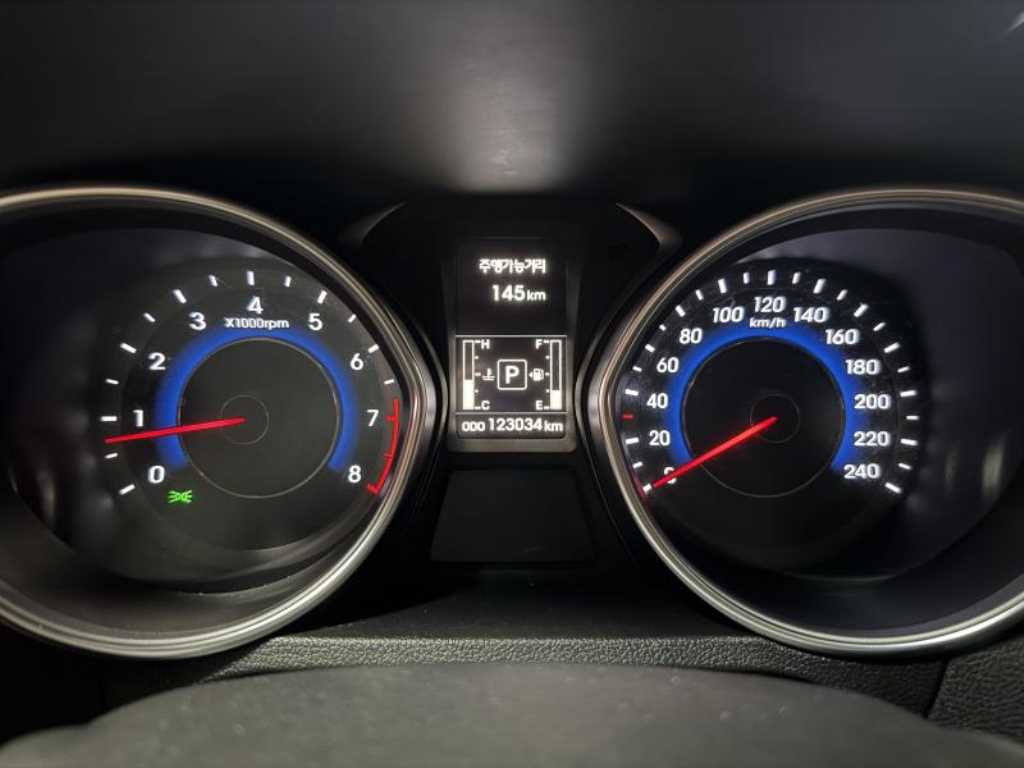 Hyundai Avante — photo 09