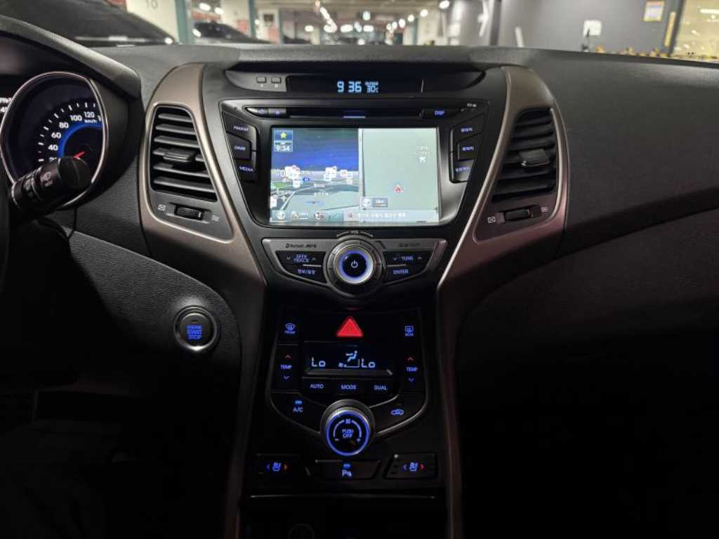 Hyundai Avante — photo 10