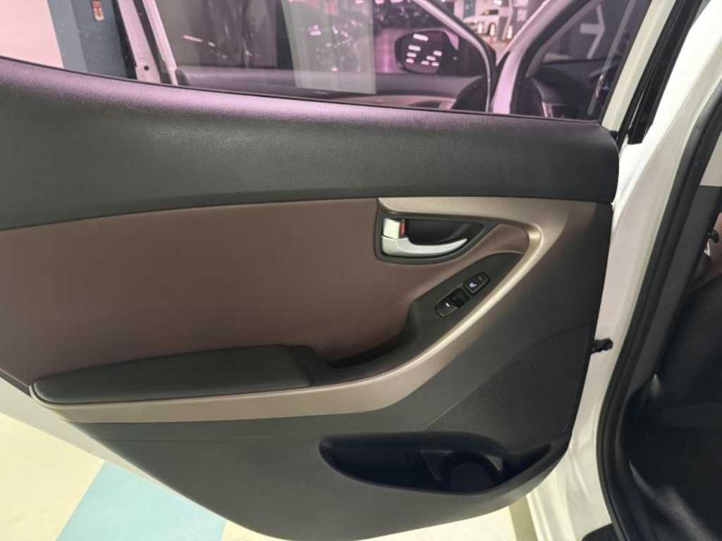 Hyundai Avante — photo 15