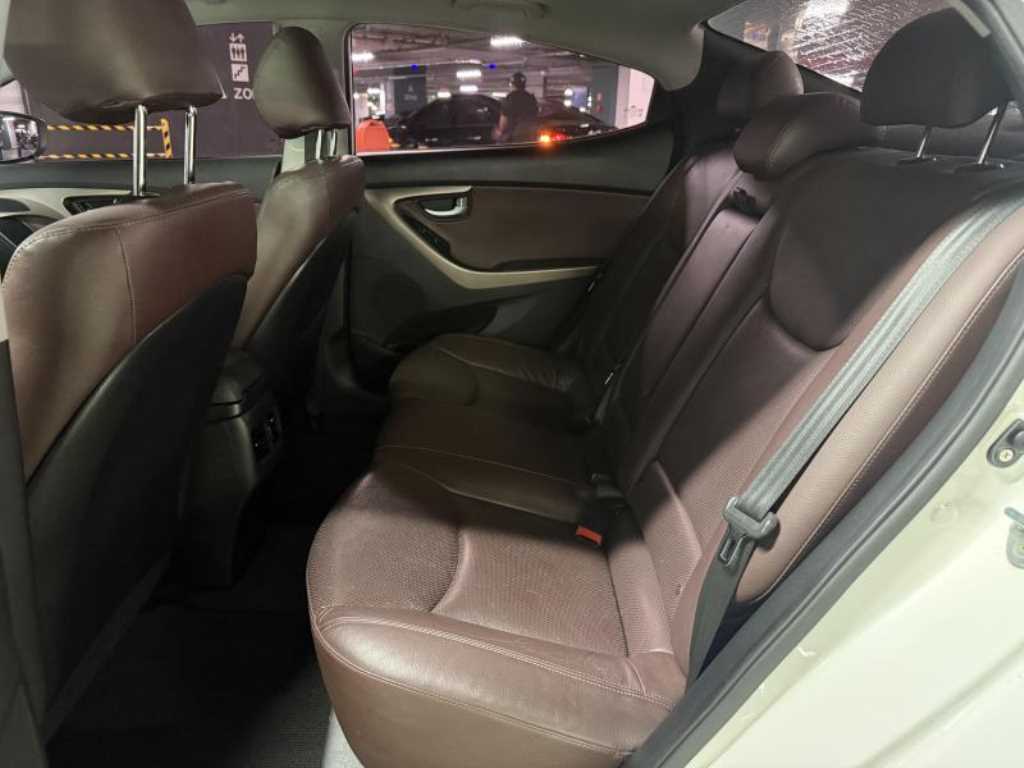 Hyundai Avante — photo 16