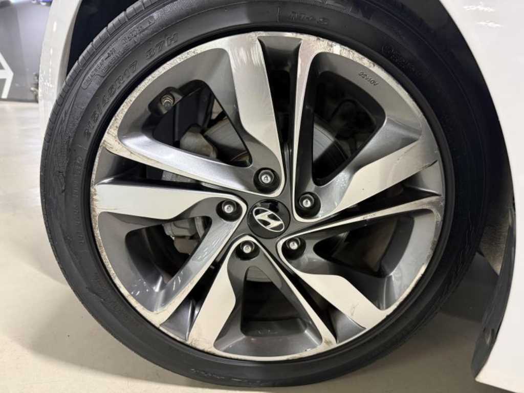 Hyundai Avante — photo 19