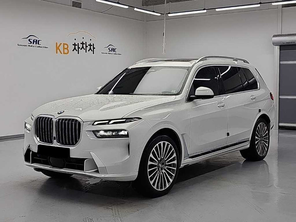 BMW X7 — photo 01