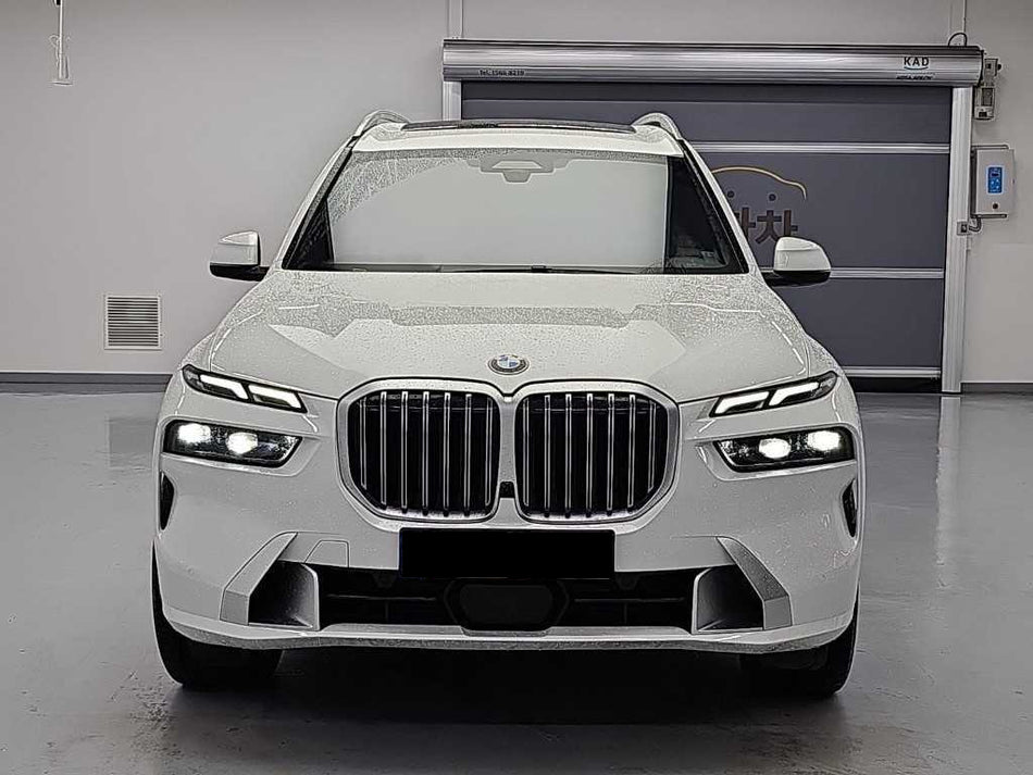 BMW X7 — photo 02