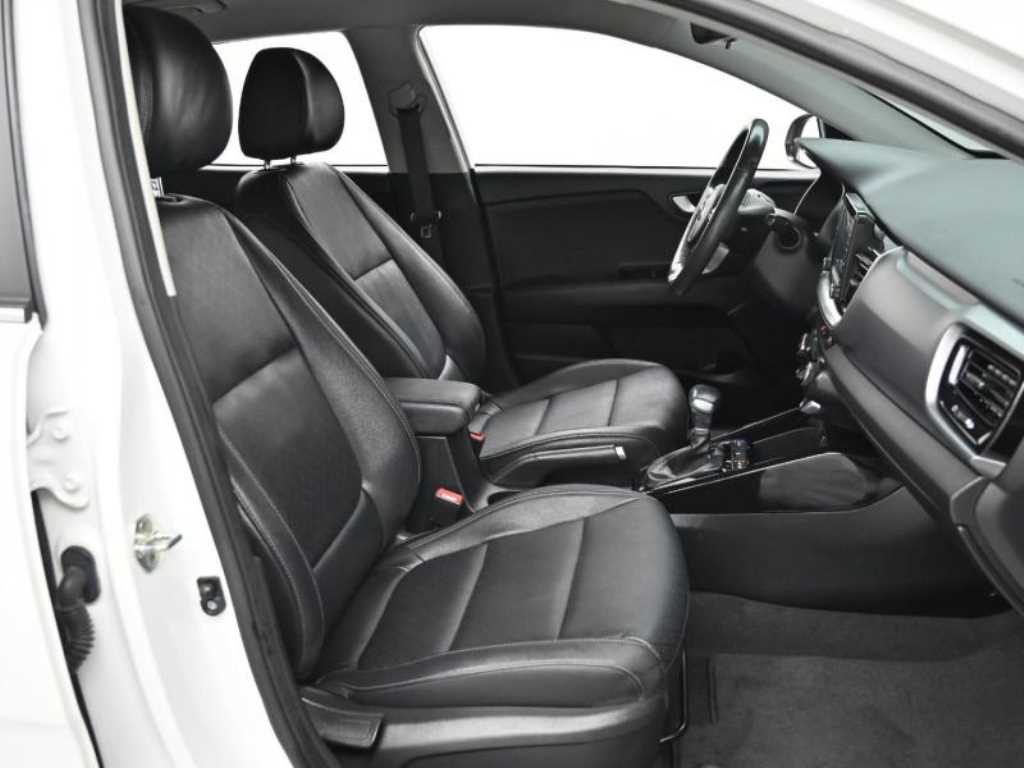 Kia Stonic — photo 10