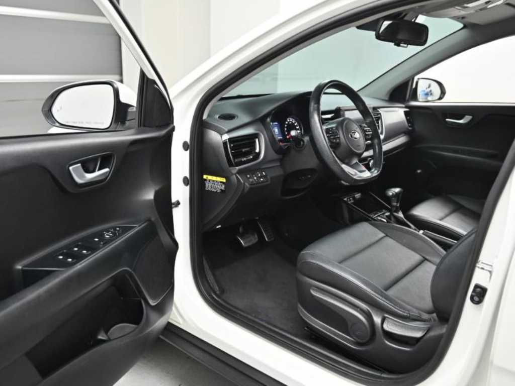 Kia Stonic — photo 11