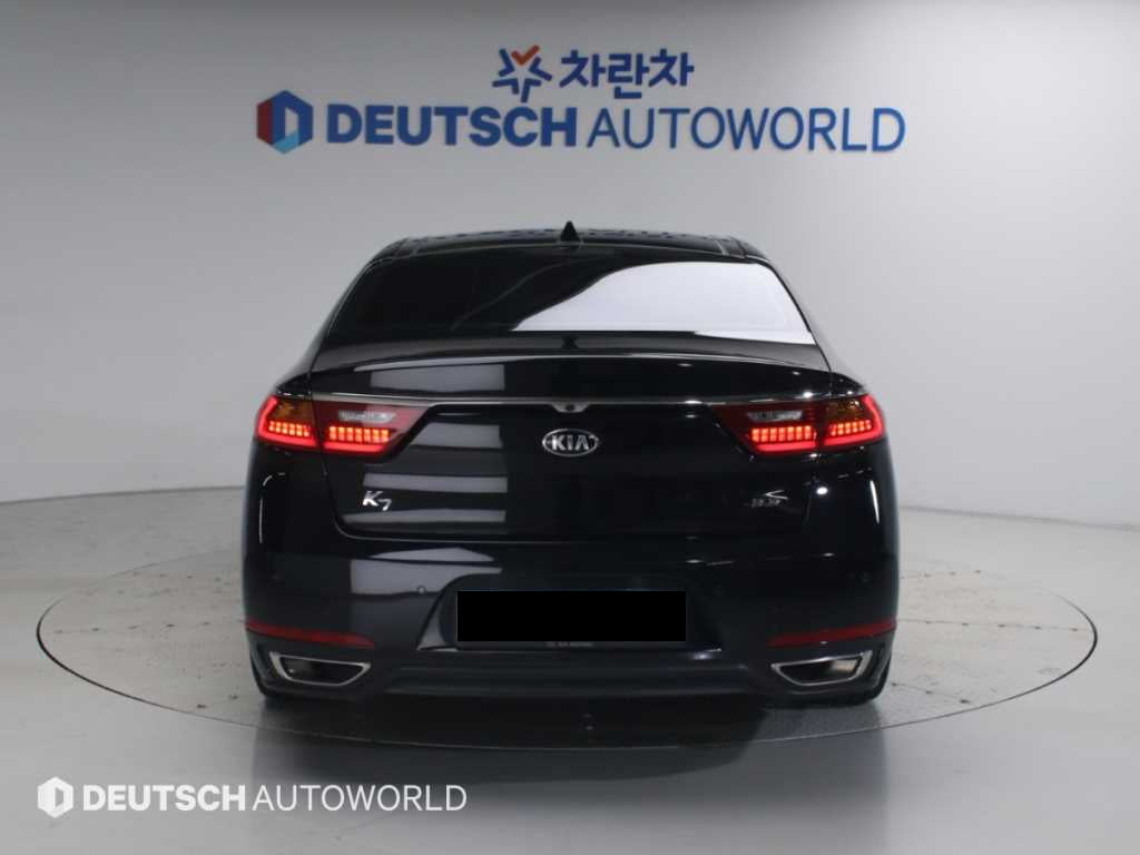 Kia K7 — photo 04