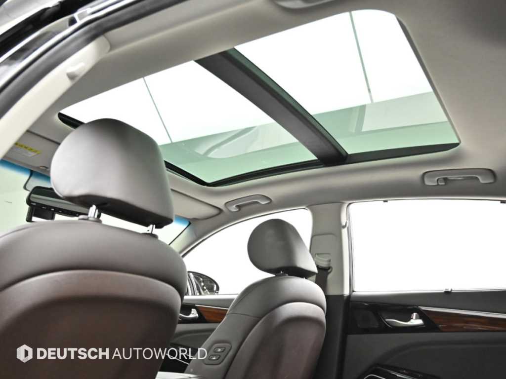Kia K7 — photo 18