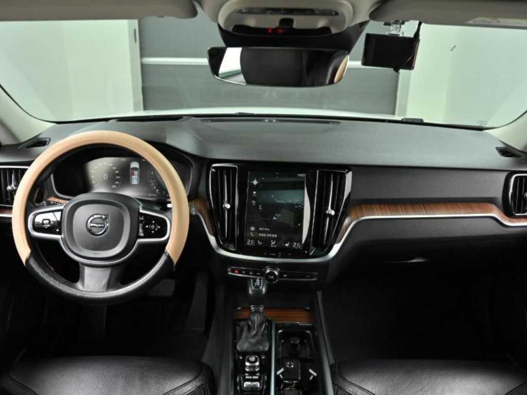 Volvo V60 — photo 07