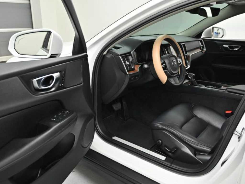 Volvo V60 — photo 11