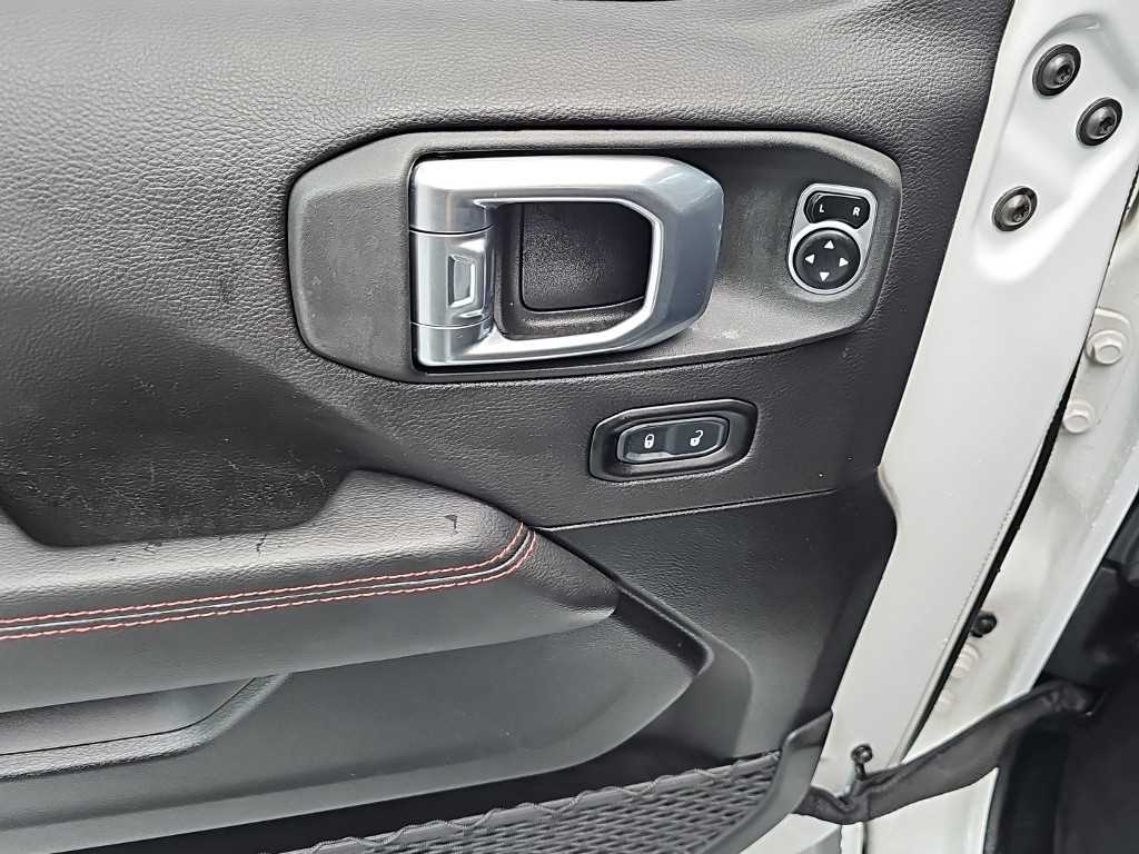 Jeep Wrangler — photo 16