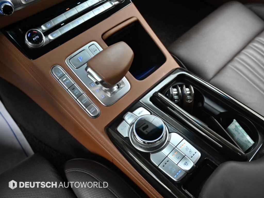 Genesis G90 — photo 09