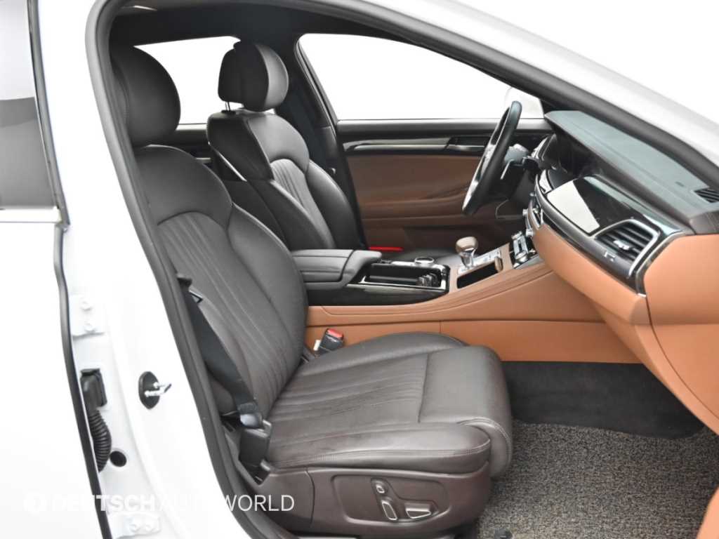 Genesis G90 — photo 10