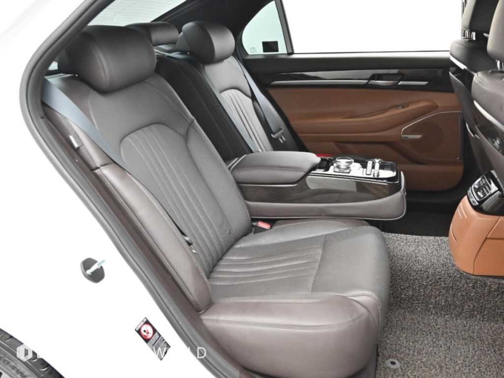 Genesis G90 — photo 12