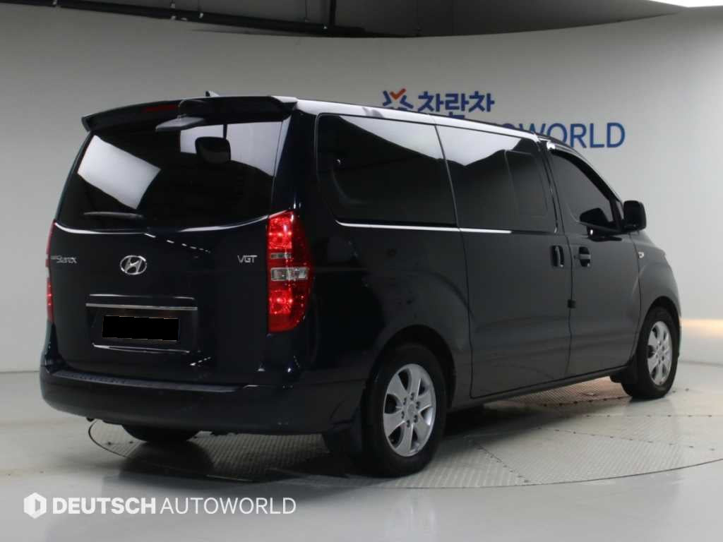 Hyundai Starex — photo 02