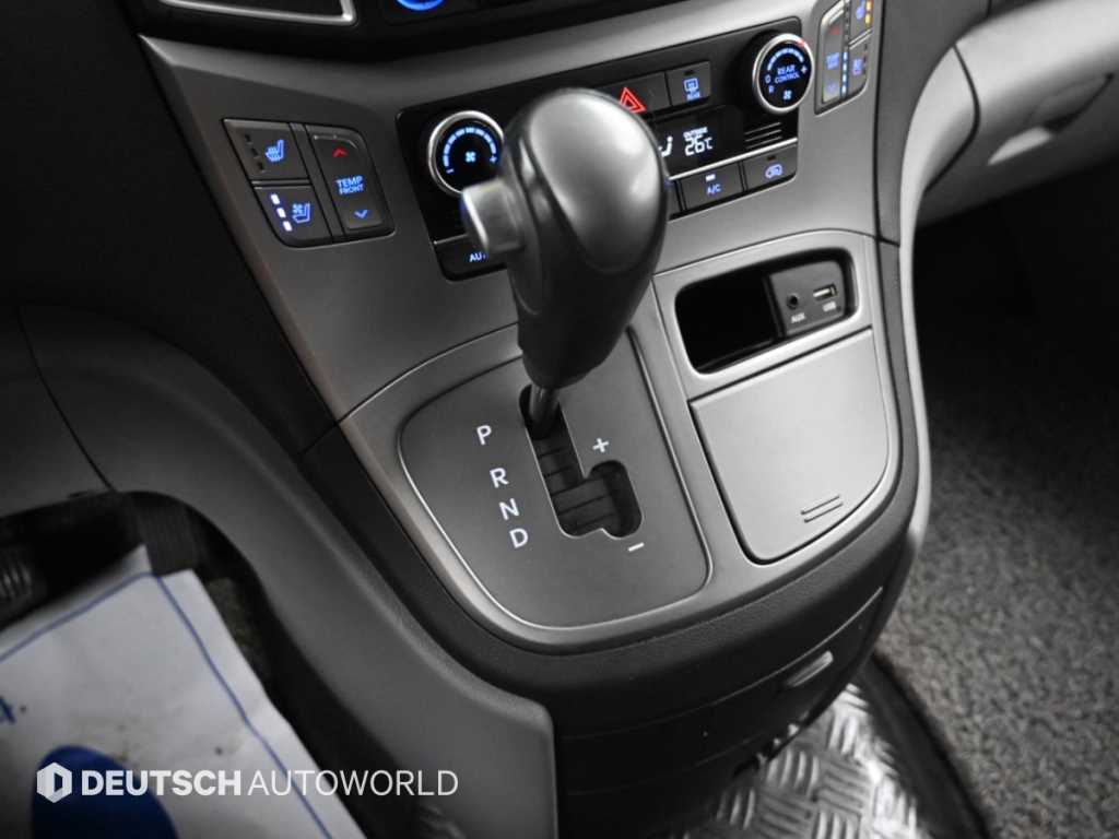 Hyundai Starex — photo 09