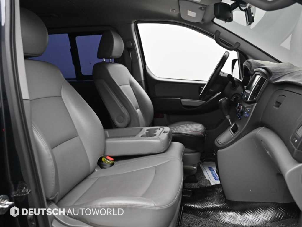 Hyundai Starex — photo 10