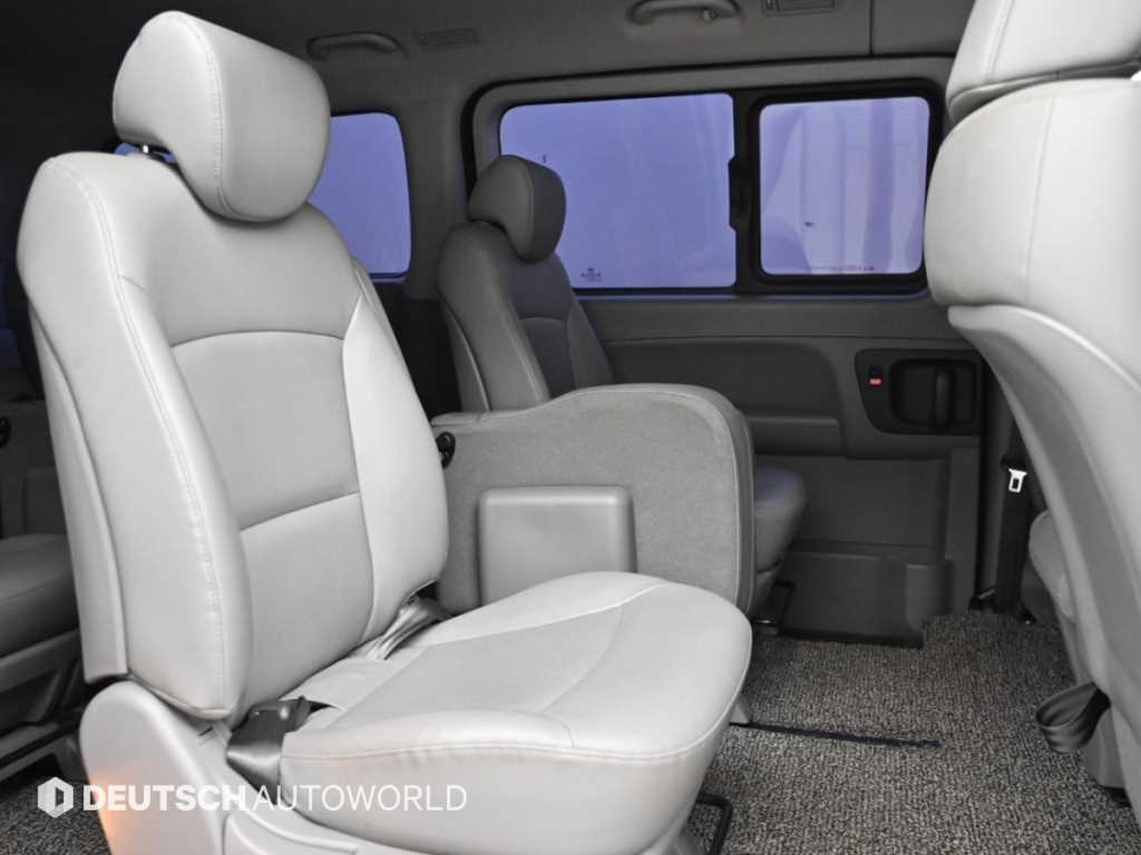 Hyundai Starex — photo 12