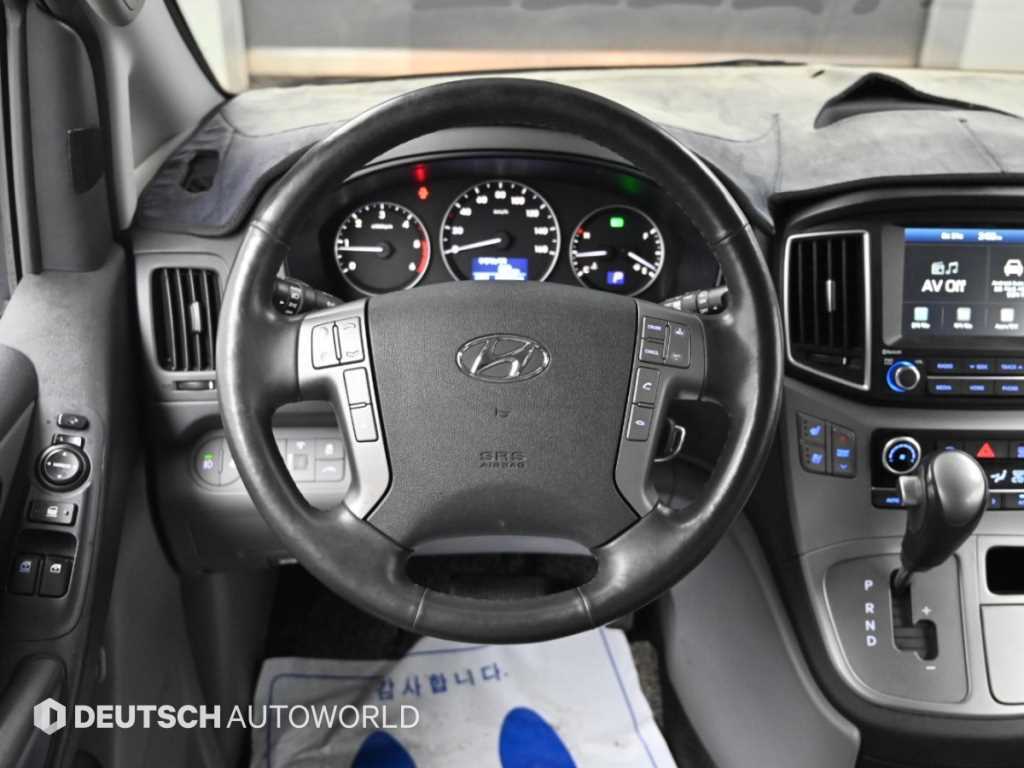 Hyundai Starex — photo 13