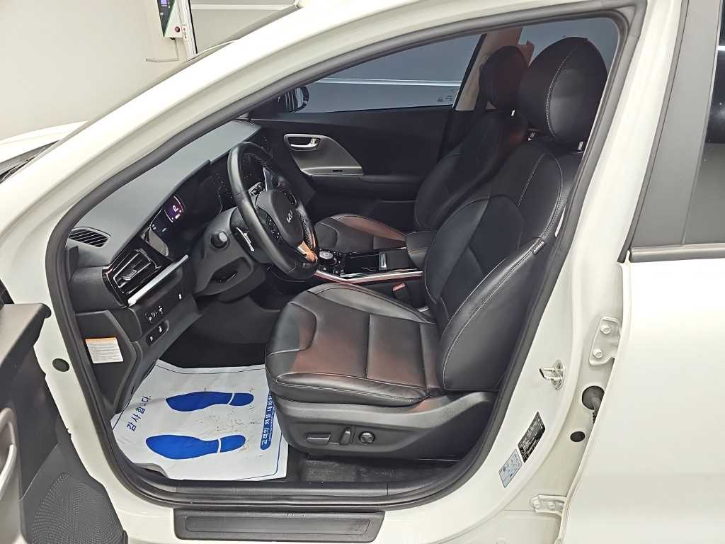 Kia Niro — photo 11