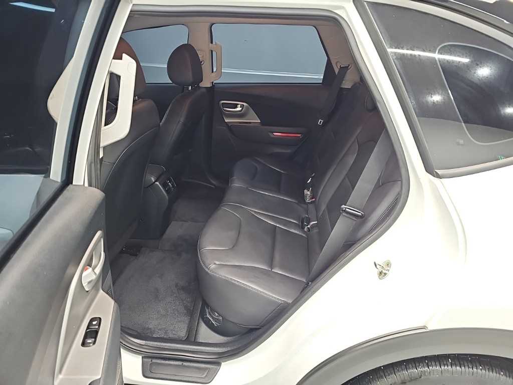 Kia Niro — photo 12