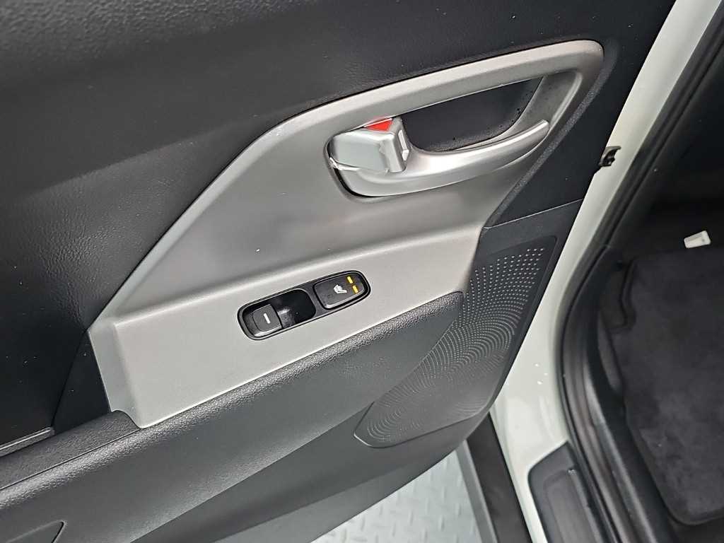 Kia Niro — photo 13