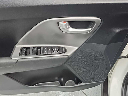 Kia Niro — photo 16