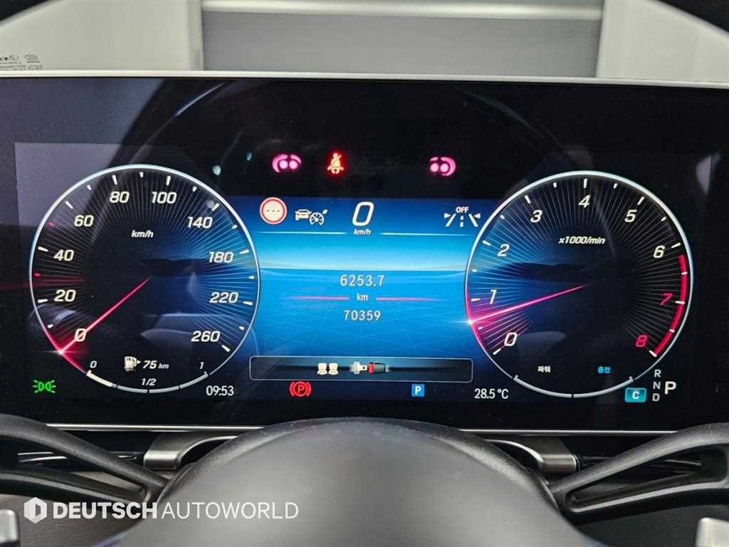 Mercedes-Benz S-Class — photo 08