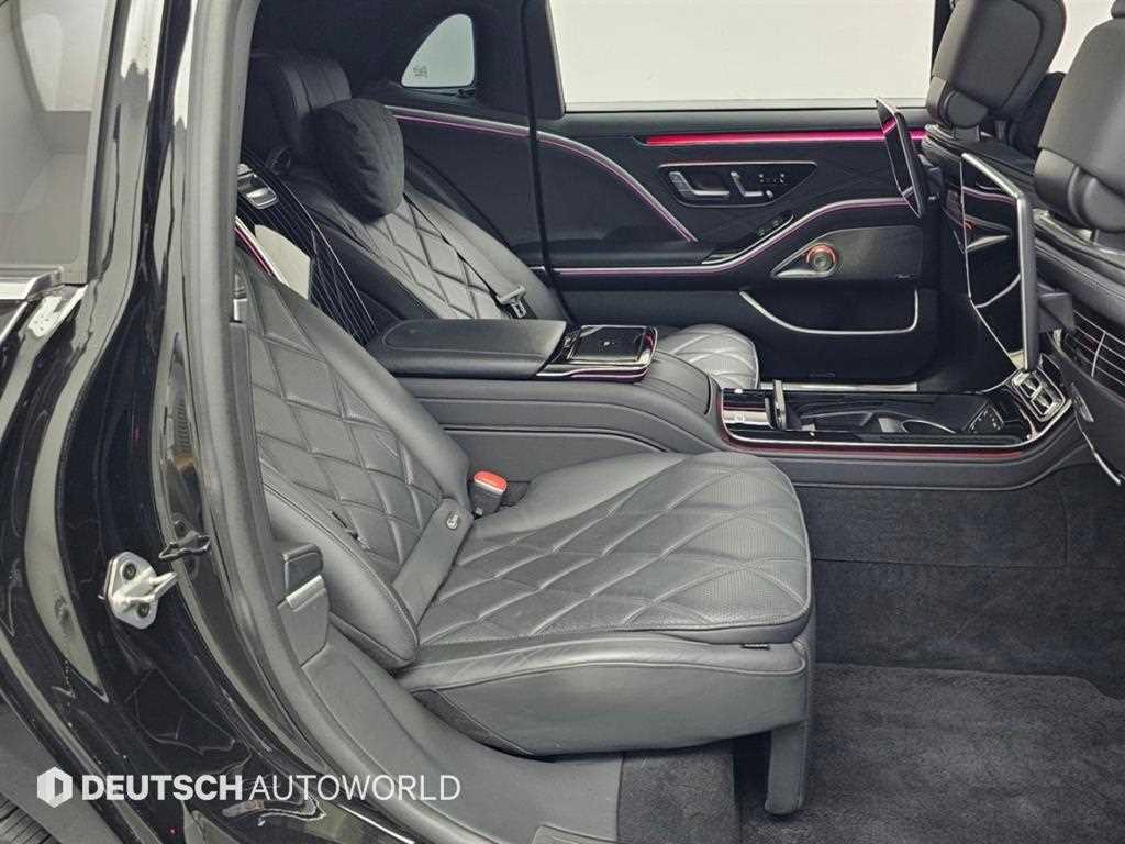 Mercedes-Benz S-Class — photo 12
