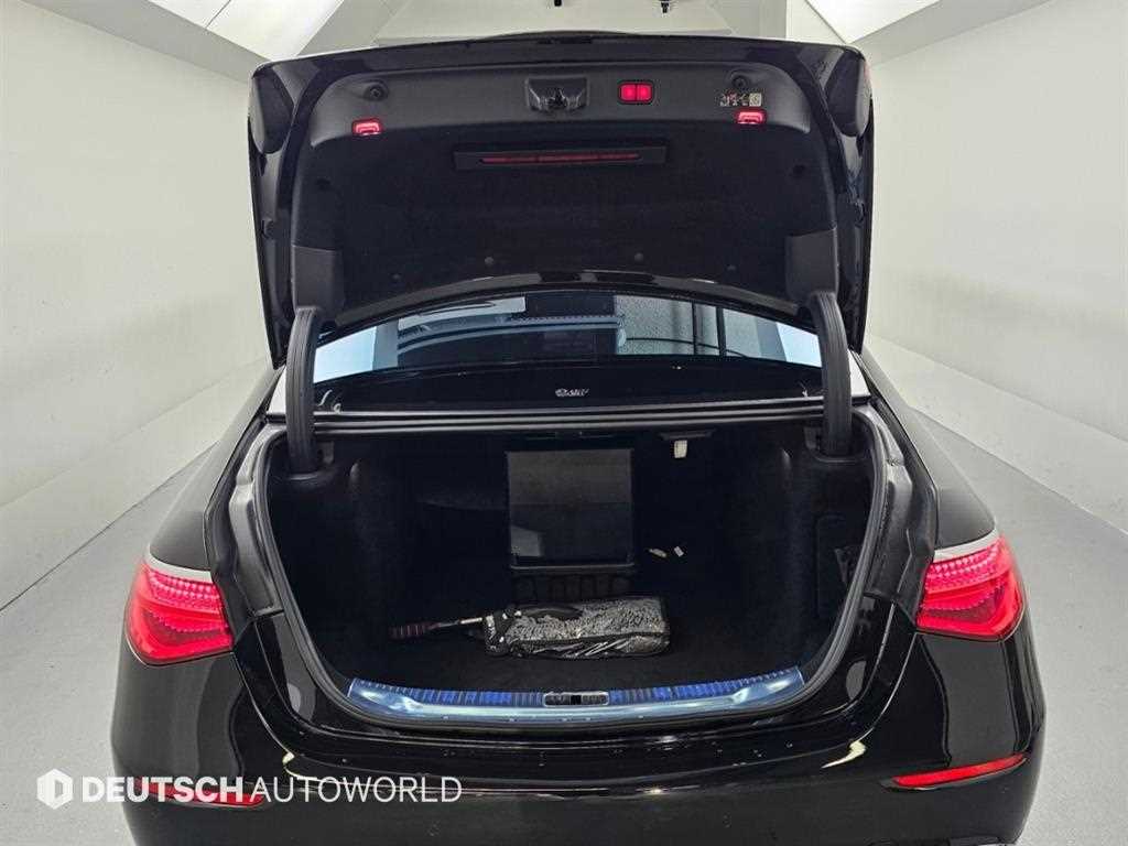 Mercedes-Benz S-Class — photo 19