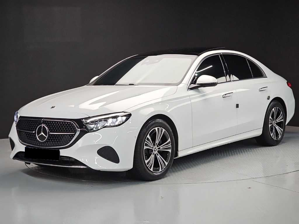 Mercedes-Benz E-Class — photo 01