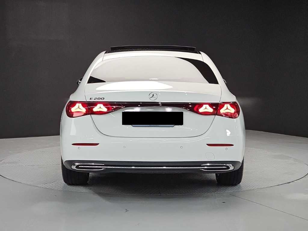 Mercedes-Benz E-Class — photo 03