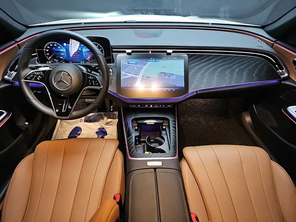 Mercedes-Benz E-Class — photo 07