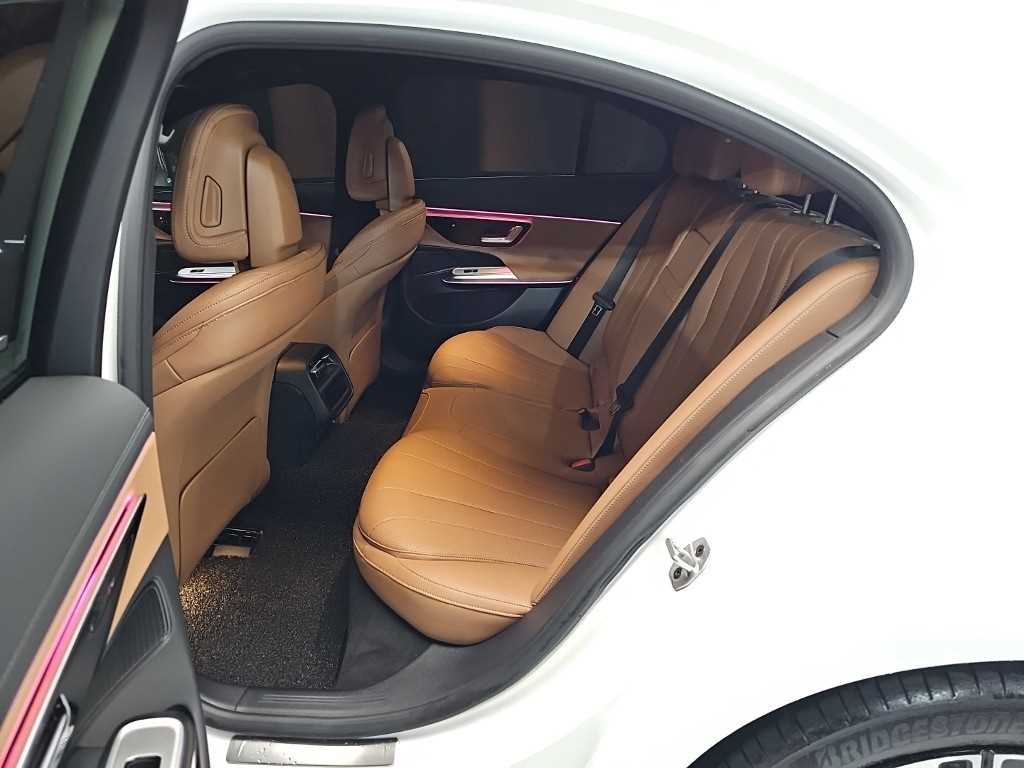 Mercedes-Benz E-Class — photo 12