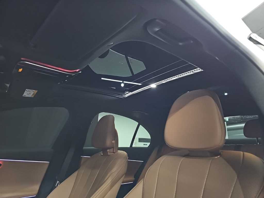 Mercedes-Benz E-Class — photo 14