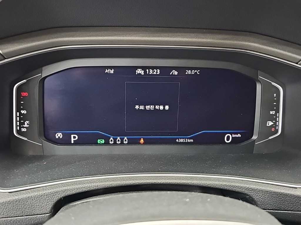 Volkswagen T-Roc — photo 06