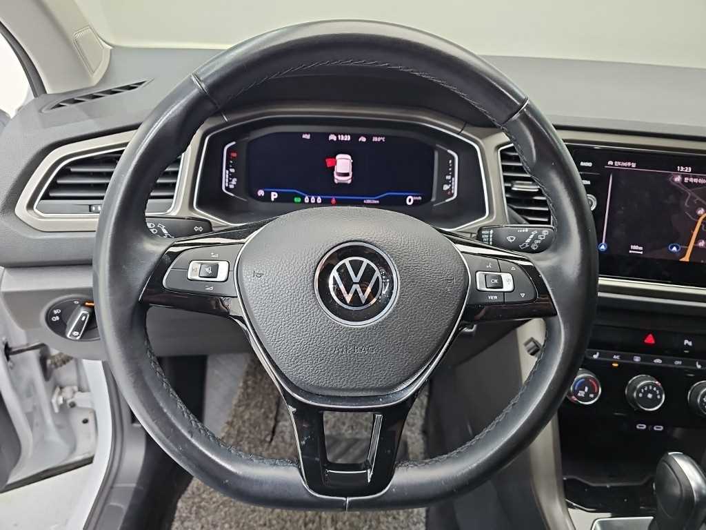 Volkswagen T-Roc — photo 09