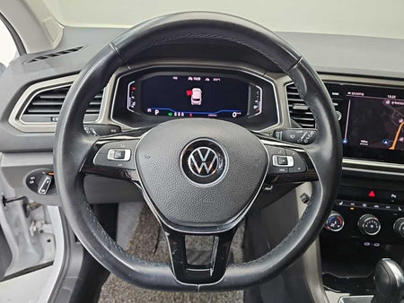 Volkswagen T-Roc — photo 09