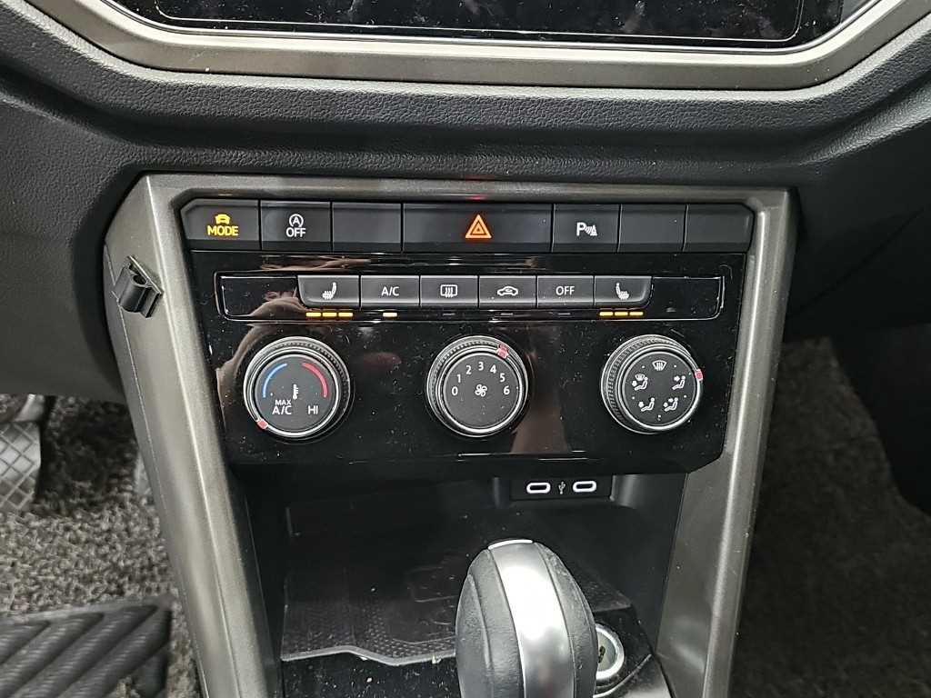 Volkswagen T-Roc — photo 10
