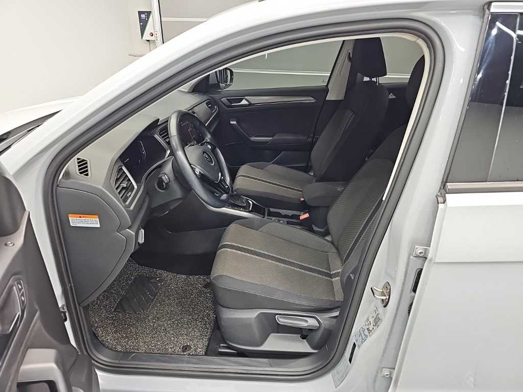 Volkswagen T-Roc — photo 11