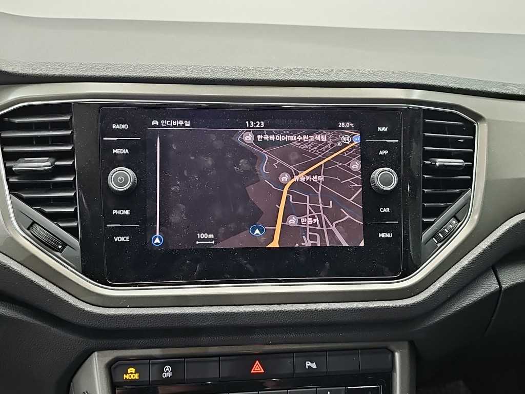 Volkswagen T-Roc — photo 13