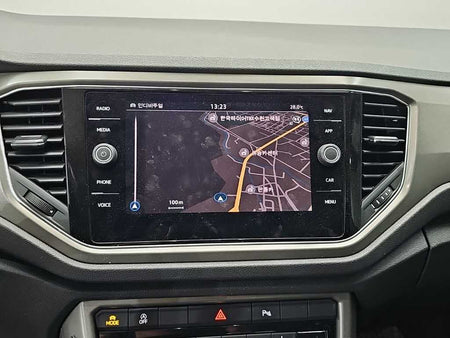 Volkswagen T-Roc — photo 13