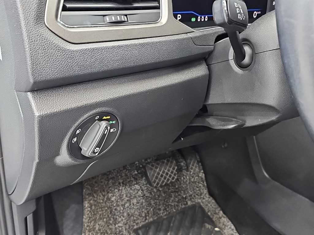 Volkswagen T-Roc — photo 16